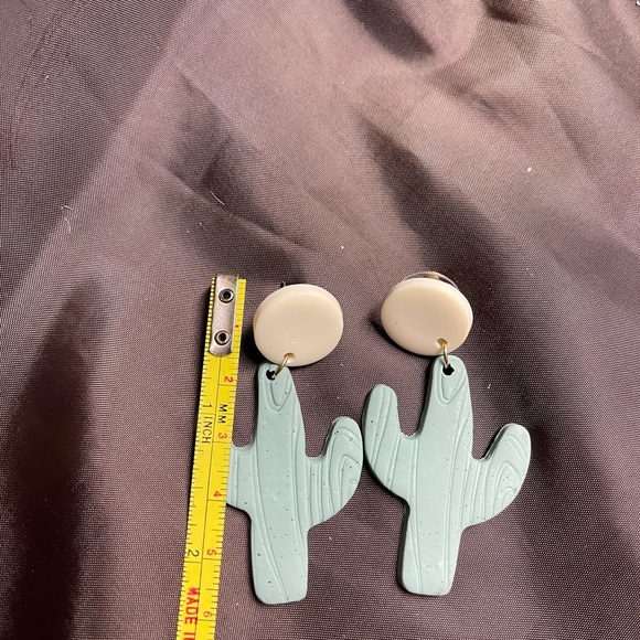 Silicone cactus dangle earrings - Picture 2 of 2